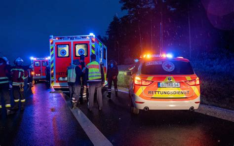 Heftiger Unfall Bei Bayreuth Zwei Schwerverletzte Auf A Bayreuther