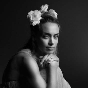 Rachel Skarsten Babe Page Watch This Actress On FreeOnes