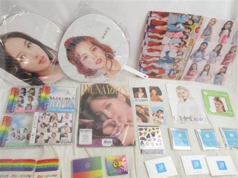 【やや傷や汚れあり】【同梱可】中古品 韓流 Twice ナヨン うちわ Cd Im Nayeon トレカ付き 他 Niziu Cd・ピンバッジ