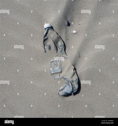 Plastic pollution in the sea Stock Photo - Alamy