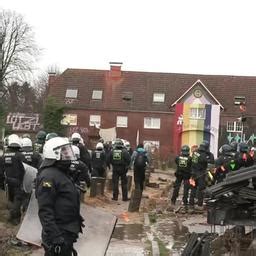 Polizei Beginnt Mit R Umung Des Dorfs L Tzerath Tagesschau De