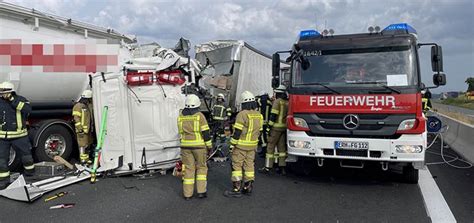 Verkehrsunfall Auf Der A3 Bei Höchstadt Mit Lkw Fahrer Durch