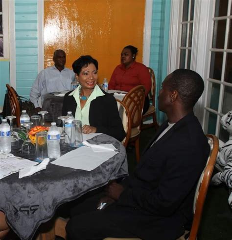 First Lady Davis Sits Down With Bush Garden Owner On The Fry As She