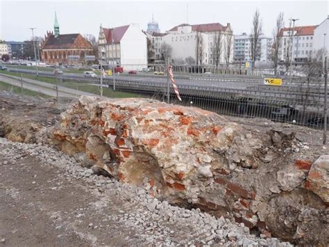 Kolejny średniowieczny mur odkryto przy Zamku Książąt Pomorskich w