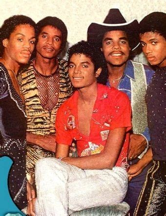 Michael with his brothers ! | Michael jackson smile, Young michael ...