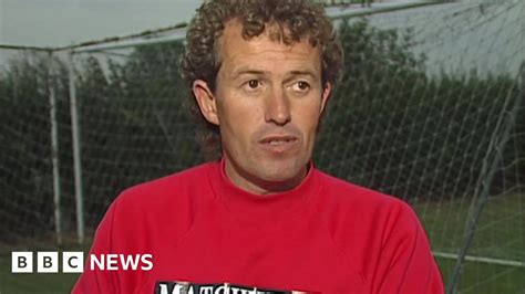 Football Sex Abuse Who Is Barry Bennell Bbc News