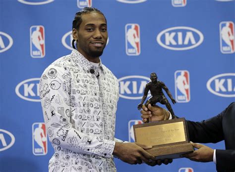 Spurs Kawhi Leonard Wins Second Straight Nba Defensive Player Of Year Award Los Angeles Times