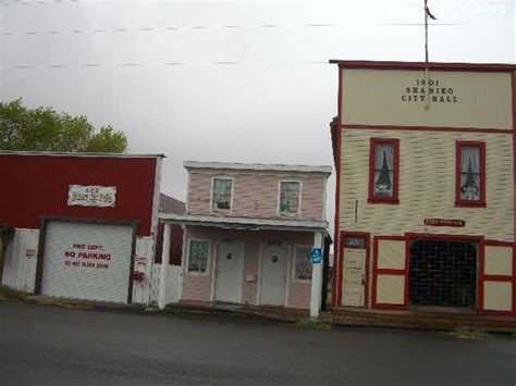 Lonerock, Oregon is half way between the John Day hiway and the Heppner ...