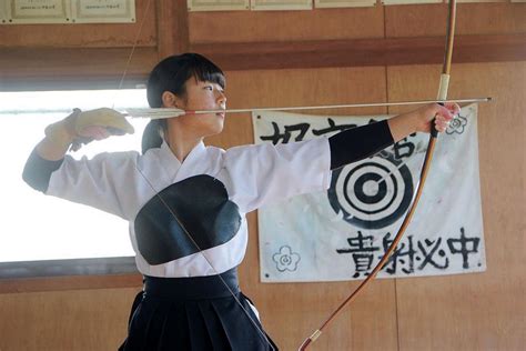 石巻好文館弓道部 千葉さん 創部初 東北頂点射止める 正射必中で次は全国へ 石巻日日新聞