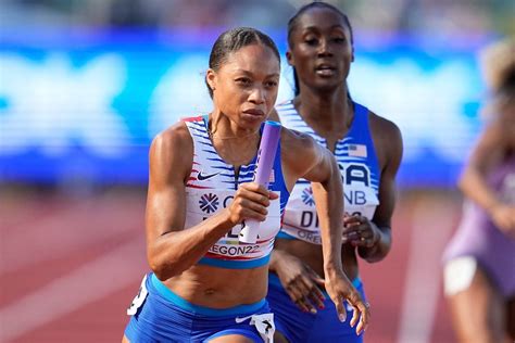 U S Led By Allyson Felix Qualifies For Womens 4x400 Relay Final At