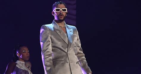 Bad Bunny Hace Historia Gana Premio Artista Del Año En Los Vmas