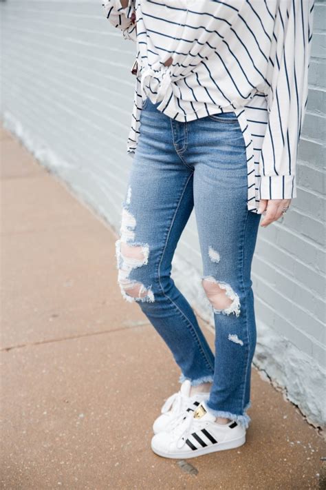 Momiform Essential How To Wear Distressed Jeans 2 Ways Evereve Grand