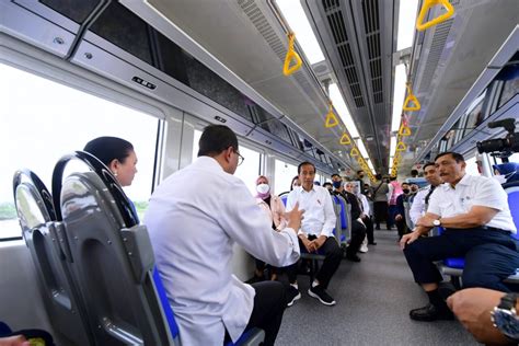 Foto Presiden Dan Ibu Iriana Jajal Kereta Pertama Di Pulau Sulawesi