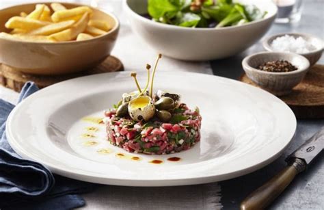 Steak Tartare Avec Frites Recept Steak Tartaar Voedsel Idee N