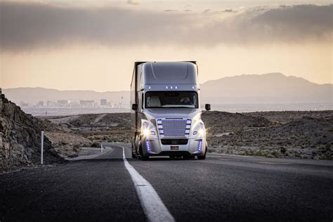 Daimler Sets Guinness World Record During Truck Premiere | eMercedesBenz