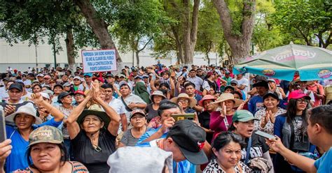 Piura vecinos protestan para exigir licitación del proyecto de agua