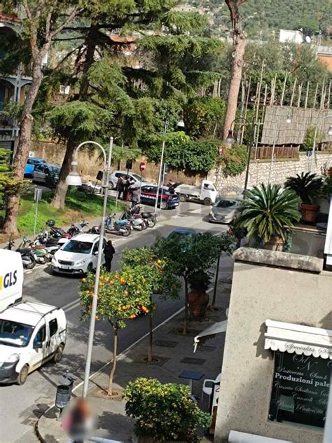 Piano Di Sorrento Incidente Fra Auto E Vespa A Via Dei Pini Donna