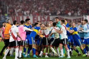 pertandingan sepakbola terpanas  terbesar  dunia nomor  bikin