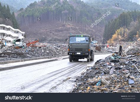 Earthquake Disaster Rescue Operation By Self Stock Photo 498193879 ...