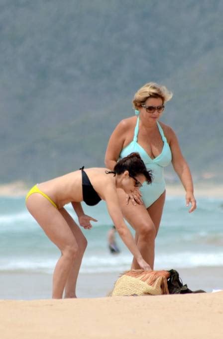 Hot Sexy Maria Ribeiro Bikini Pics