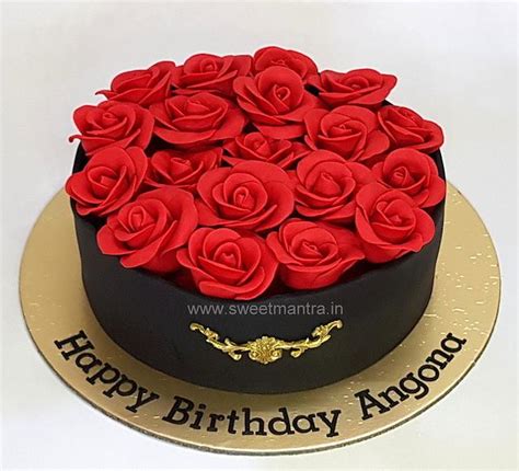 Red Roses Box Cake Decorated Cake By Sweet Mantra Cakesdecor