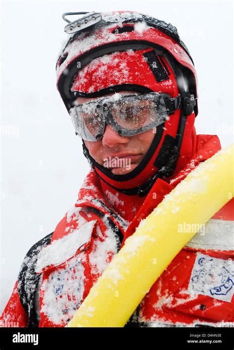 ICE RESCUE (For Release Stock Photo - Alamy