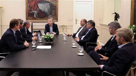 Manzur Y Otros Cinco Gobernadores Peronistas Se Reunieron Con Macri En