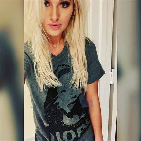 13 Of Tomi Lahrens Best Selfies