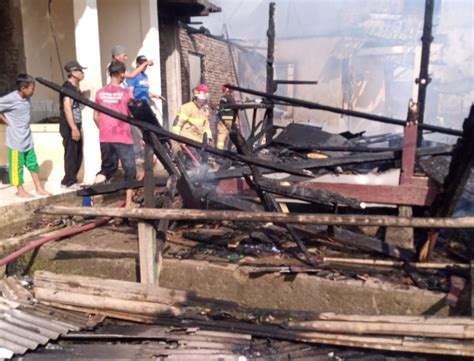 3 Rumah Dan Bangunan Ponpes Di Menes Pandeglang Ludes Terbakar