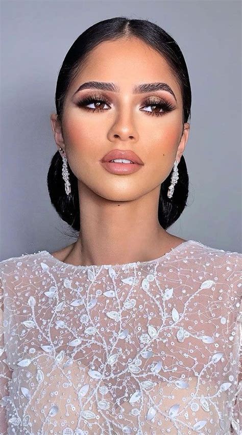 Elegant Bridal Makeup Looks For 2021 Weddings