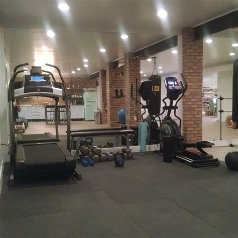 Basement Home Gym - Photos & Ideas | Houzz