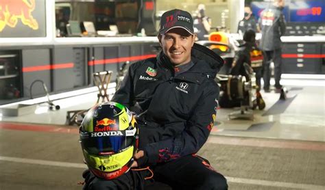 Checo P Rez Pide Ayuda Para Dise Ar Su Casco Para El Gp De M Xico