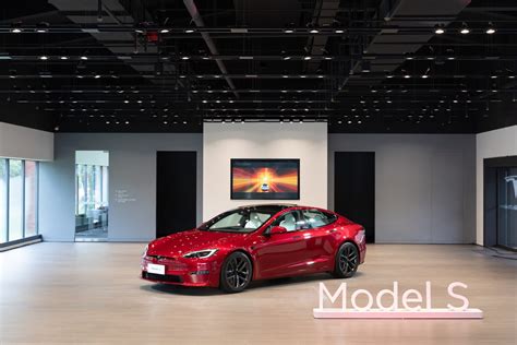 全新烈焰紅搶先亮相tesla Model S And Model X即將登台 新聞快訊 Carnews