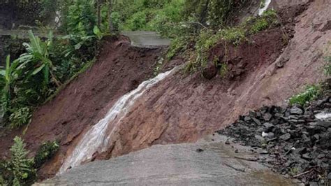 Jalan Utama Di Toblong Garut Tertutup Longsor Tebing Setinggi 20 Meter