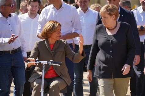 Bundeskanzlerin Angela Merkel Besucht Ahrtal Bund Land Und Kommunen