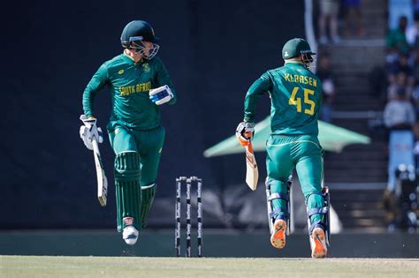 Rassie Van Der Dussen And Heinrich Klaasen Put On Off Balls