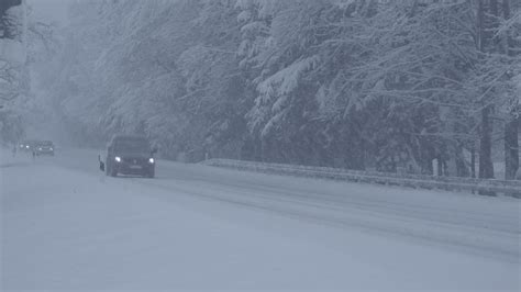 Schnee K Lte Regen Und Gl Tte Auf Den Stra En Winter Gibt Nicht