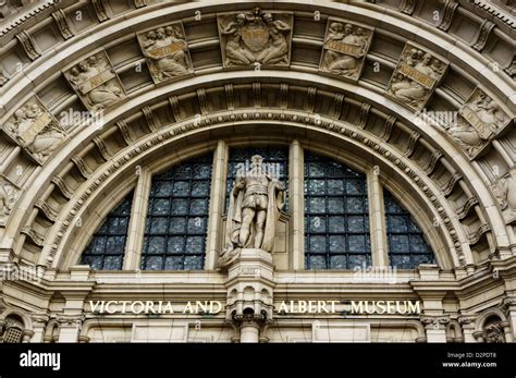 Victoria and albert museum hi-res stock photography and images - Alamy