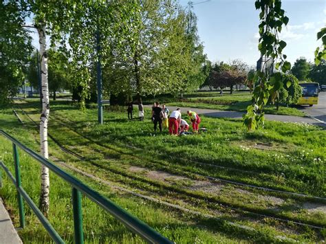 Nepoznata Ena Napala Mu Karca Lopatom Policija I Hitna Pomo Na Terenu