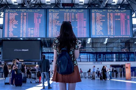 飛行機の機内でおすすめの服装は？【男性女性おしゃれ持ち物】 日本 どこいく｜国内・海外旅行のおすすめ情報メディア