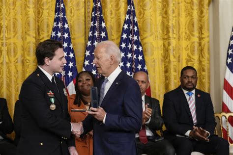 Biden awards Presidential Citizens Medal to ‘heroes of January 6’