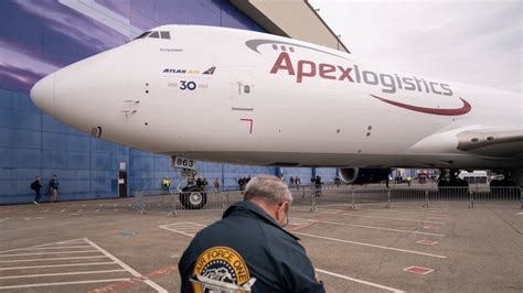 Boeing Bids Farewell To An Icon Delivers Last 747 Jumbo Jet