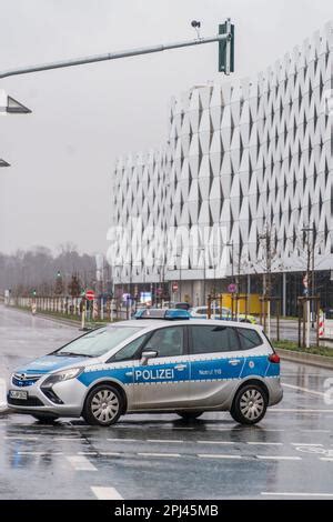 M Rz Hessen Frankfurt Main Ein Polizeifahrzeug Steht Am