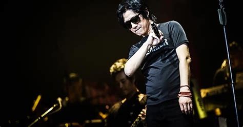 china entertainment news rocker stages comeback