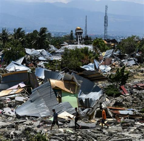 Tsunami Zahl Der Toten Durch Erdbeben Und Tsunami In Indonesien Steigt