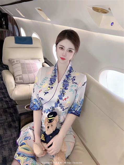 海南航空熟女少妇空姐配青花瓷空姐制服惊艳无比 中国大陆空姐乘务员 Beauty 空姐护士丝袜美腿制服 爱粤b贴图社区 空姐护士丝袜美腿制服贴图