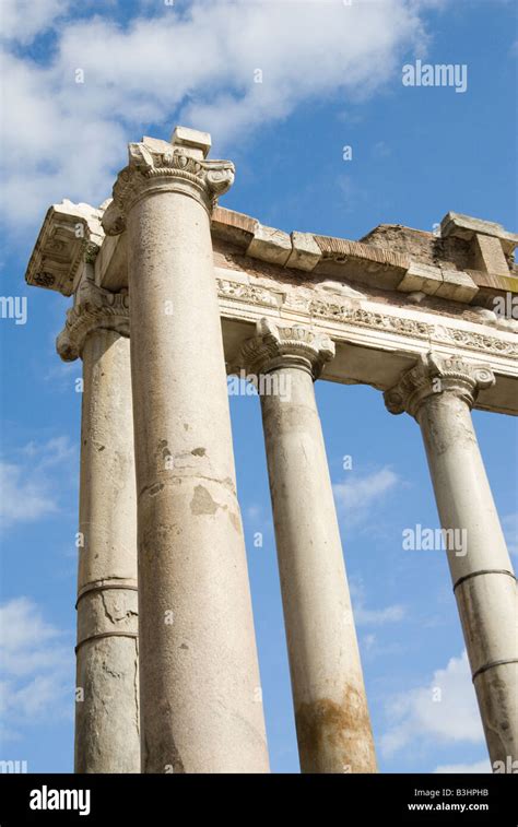 Ocho columnas dóricas sobreviviente del templo de Saturno en el Foro