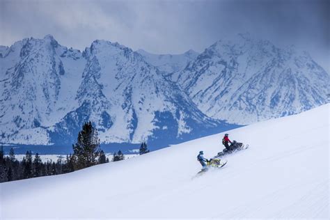 Wyoming Snowmobiling Spots to Explore During Winter