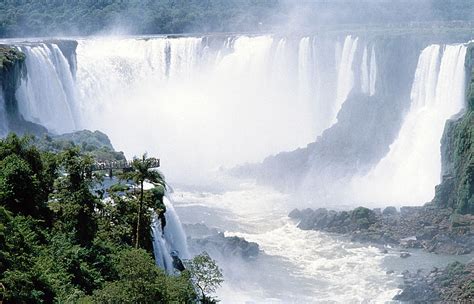 Descubre dónde están las impresionantes Cataratas de Iguazú y