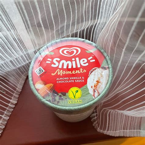 Algida Smile Moments Ice Cream Almond Vanilla Chocolate Sauce Reviews